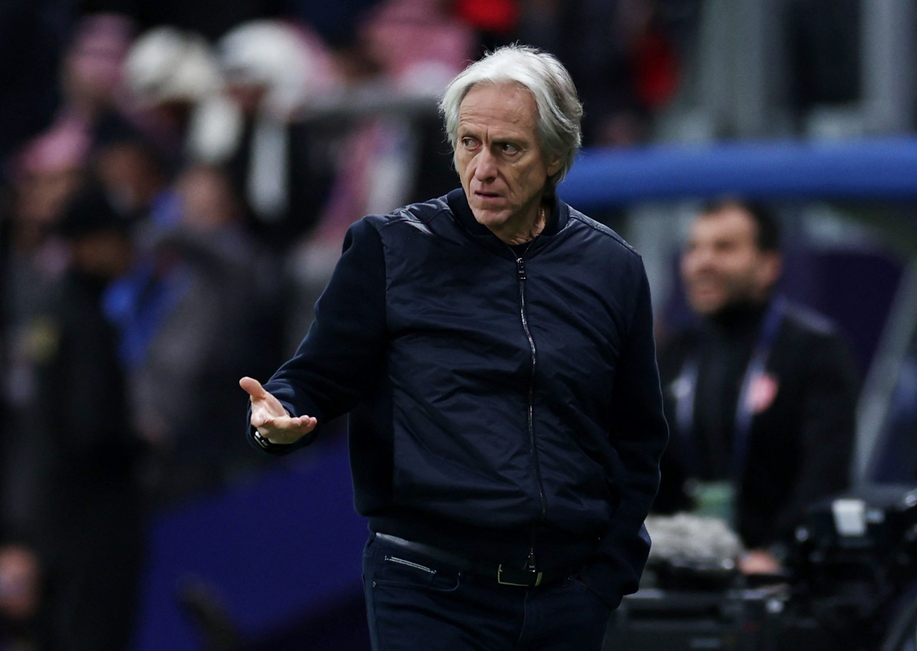 Skip：詹姆斯这个年龄的表现确实厉害 但他在场上就是湖人的累赘