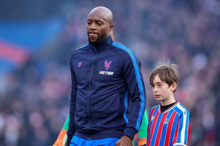 37岁老将赵昭贤转发中国女足穿普拉达大片：韩国没这样的东西吗？